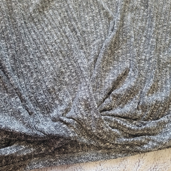 Twist Design Women's Top - Size XL - Picture 4 of 4